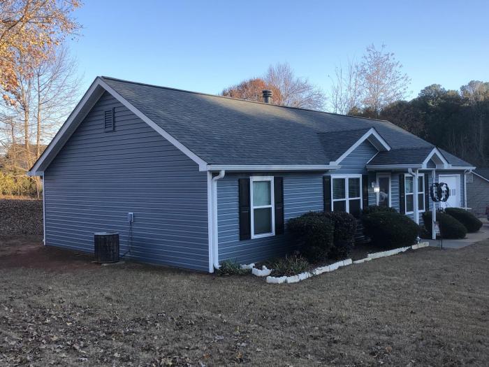 Bayou blue vinyl siding