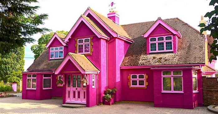 Pink house houses paint colors exterior homes wallpapers beautiful curt flickr color pretty painting ideas black choose board visit painted